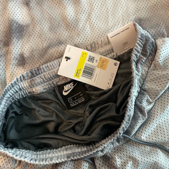 NWT Women’s Nike Set - Picture 2 of 5